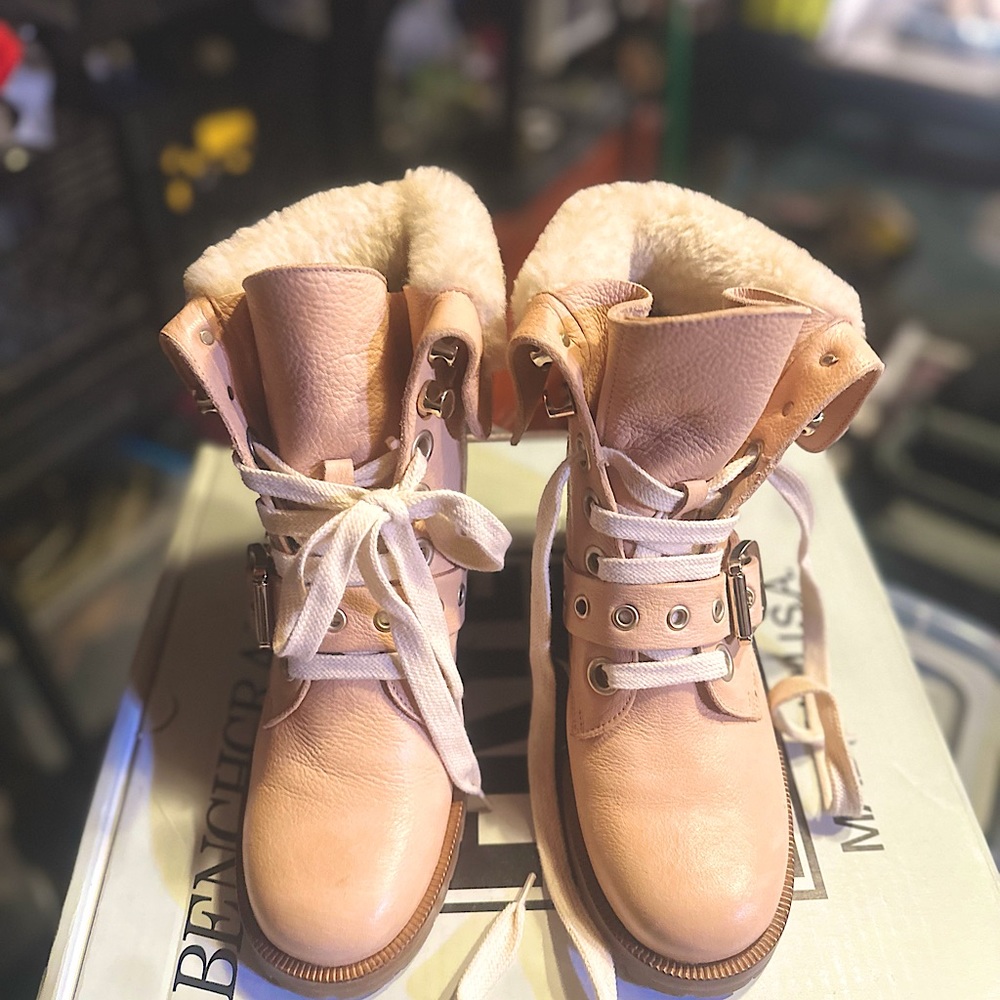 NWT Frye Boots (Authenticated) Rose Gold, Lace-up Women’s 6.5